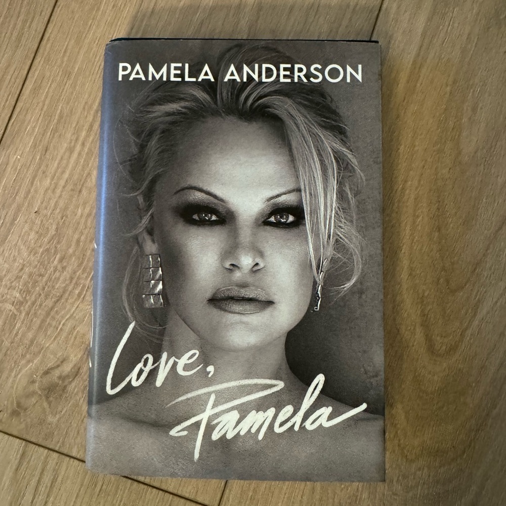 Love, Pamela - Pamela Anderson hardcover book autobiography